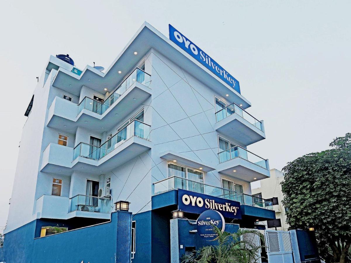 Готель Oyo Flagship Santhi Grand Віджаявада Екстер'єр фото