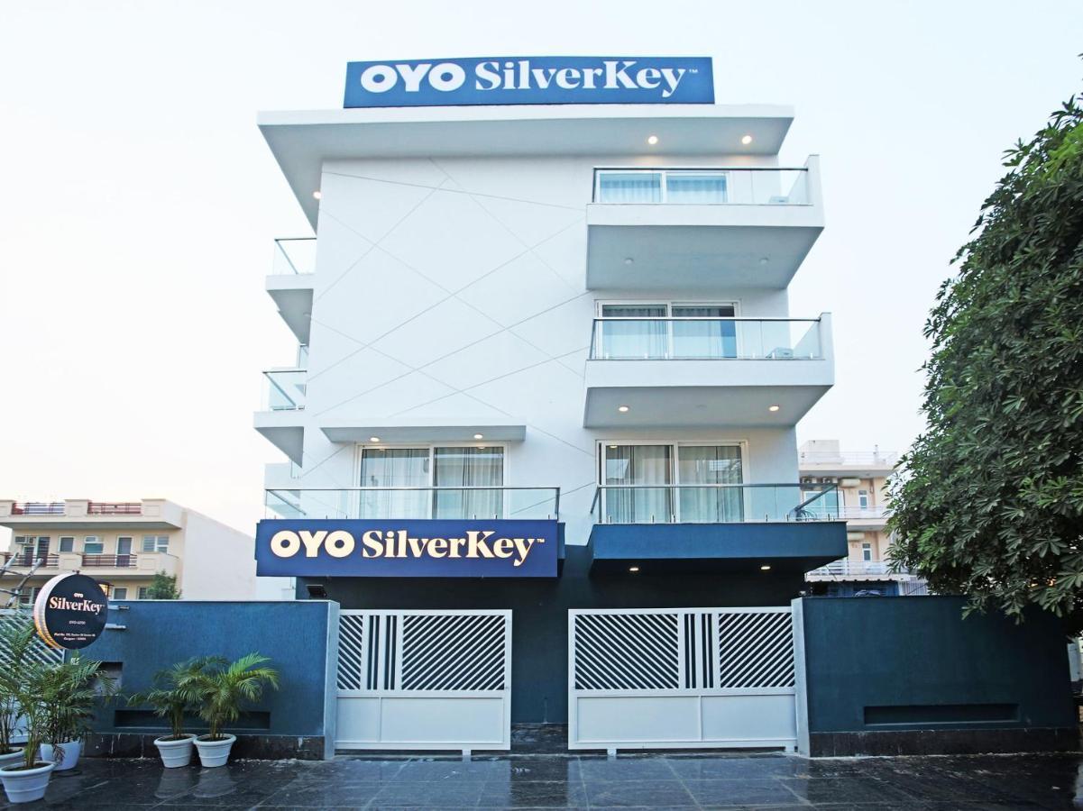 Готель Oyo Flagship Santhi Grand Віджаявада Екстер'єр фото