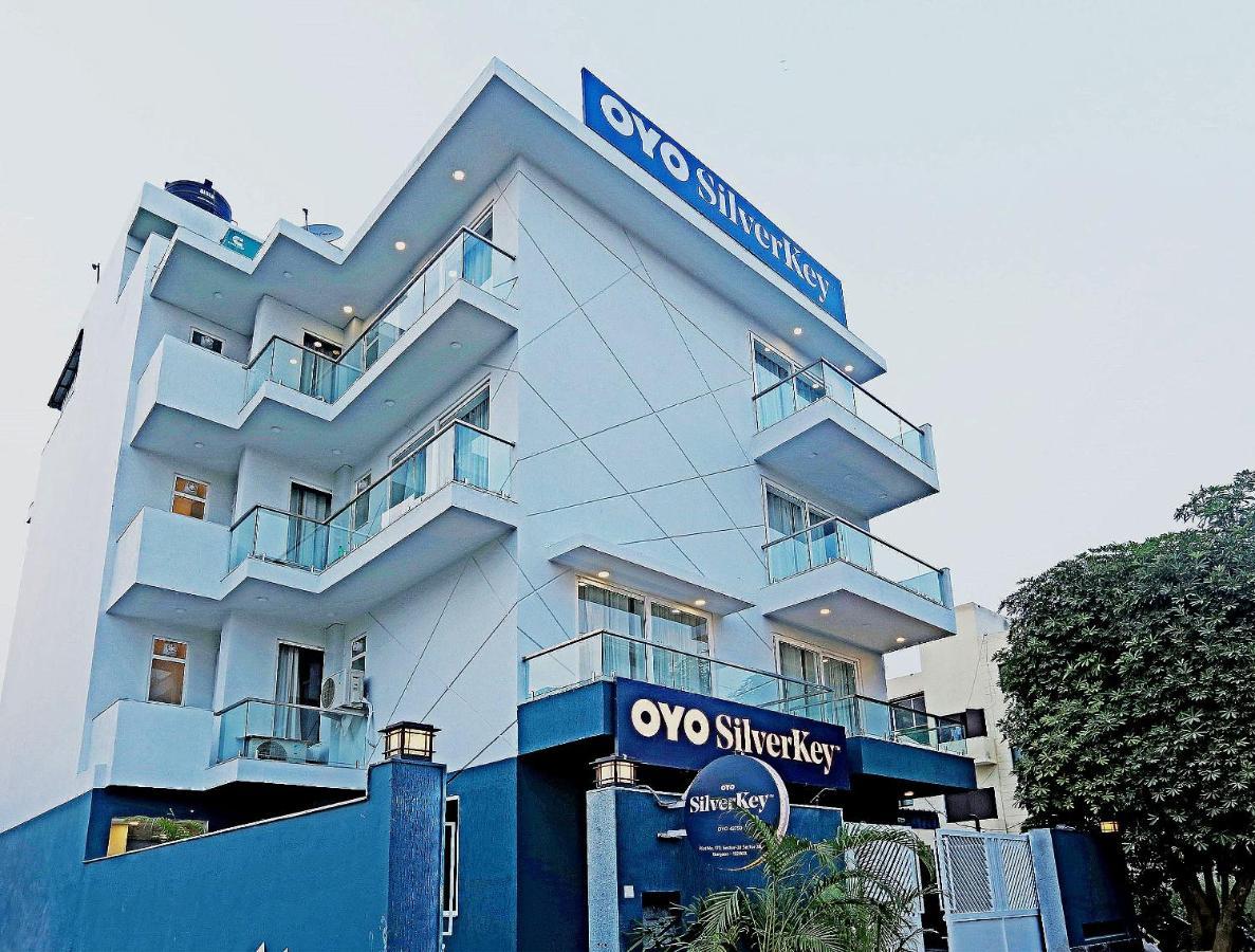 Готель Oyo Flagship Santhi Grand Віджаявада Екстер'єр фото